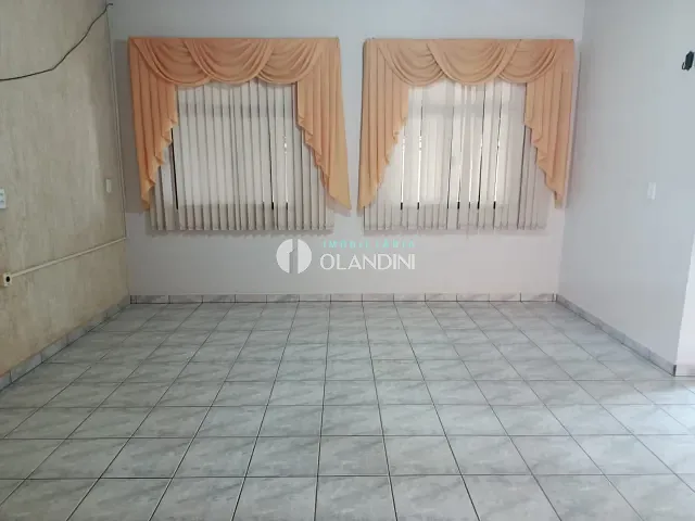 Sobrado com 403m² 4 quartos e 2 banheiros, para alugar, no bairro Jardim Arrivabene em Artur Nogueira