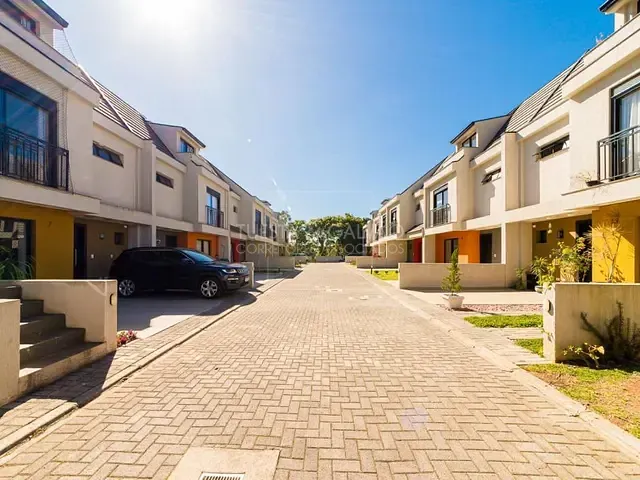 Sobrado com 112m² 3 quartos e 2 banheiros, à venda, no bairro Alto Boqueirão em Curitiba