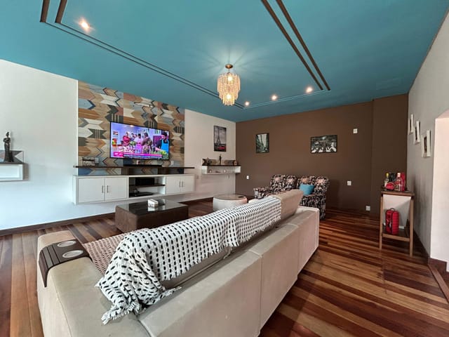Casa com 2000m² 4 quartos e 6 banheiros, à venda, no bairro Laranjal em Pelotas