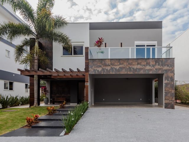 Sobrado com 525m² 4 quartos e 5 banheiros, à venda, no bairro Ariribá em Balneário Camboriú