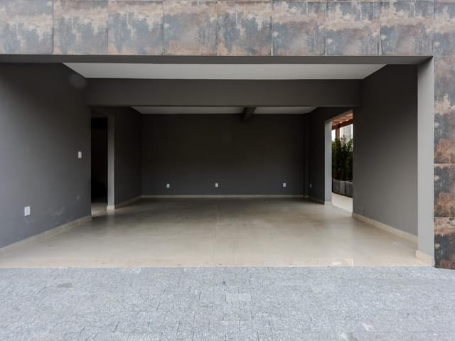 Sobrado com 525m² 4 quartos e 5 banheiros, à venda, no bairro Ariribá em Balneário Camboriú