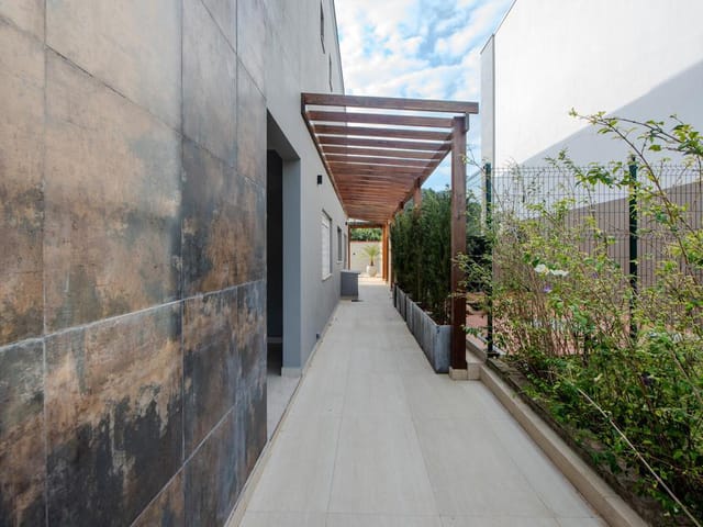 Sobrado com 525m² 4 quartos e 5 banheiros, à venda, no bairro Ariribá em Balneário Camboriú