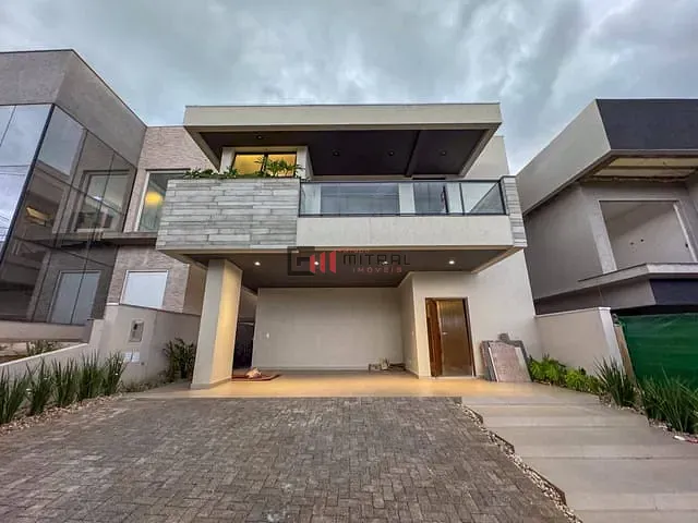 Sobrado com 252m² 4 quartos e 5 banheiros, à venda, no bairro Gleba Simon Frazer em Londrina