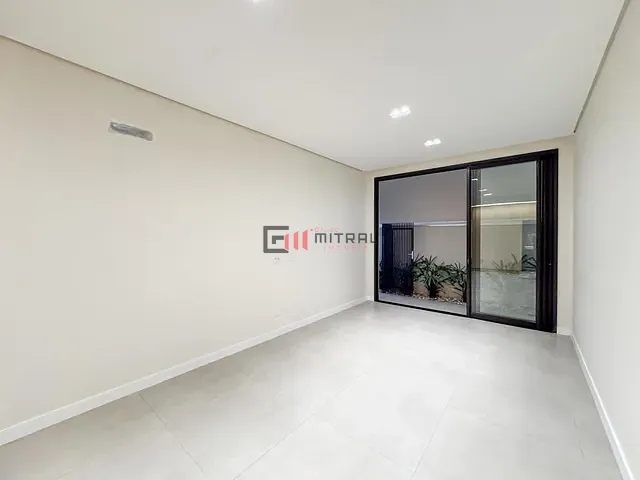 Sobrado com 252m² 4 quartos e 5 banheiros, à venda, no bairro Gleba Simon Frazer em Londrina
