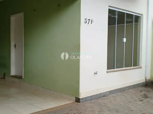 Sobrado 3 quartos e 2 banheiros, para alugar, no bairro Jardim Rezek II em Artur Nogueira