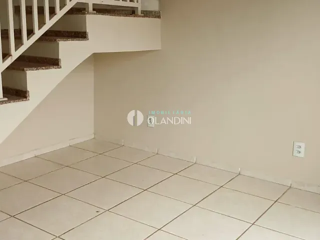 Sobrado 3 quartos e 2 banheiros, para alugar, no bairro Jardim Rezek II em Artur Nogueira