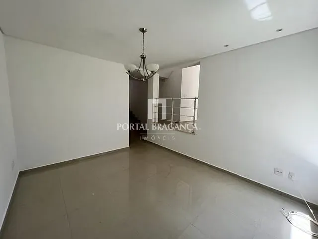 Sobrado com 330m² 3 quartos e 3 banheiros, para alugar, no bairro Condomínio Residencial Euroville em Bragança Paulista