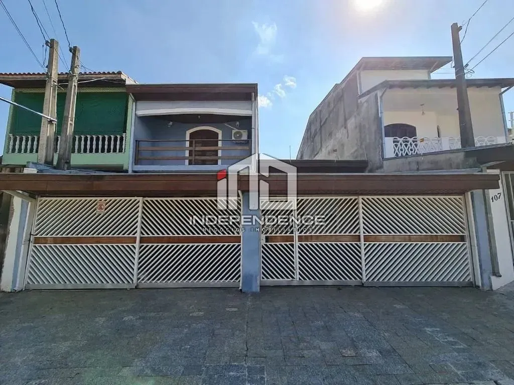 Sobrado, 3 quartos, 304 m² - Foto 1