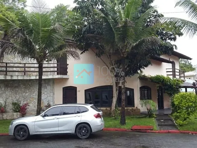 Sobrado com 507m² 5 quartos e 5 banheiros, à venda, no bairro Balneario Praia do Pernambuco em Guarujá