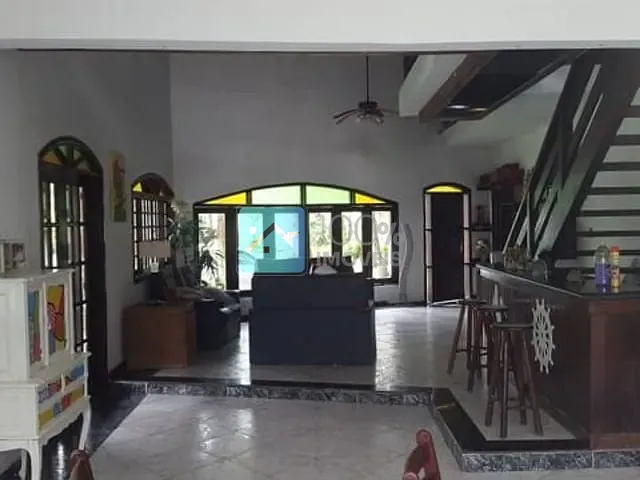 Sobrado com 507m² 5 quartos e 5 banheiros, à venda, no bairro Balneario Praia do Pernambuco em Guarujá