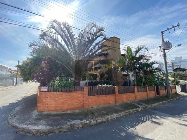 Sobrado com 120m² 3 quartos e 3 banheiros, à venda, no bairro Ingleses do Rio Vermelho em Florianópolis