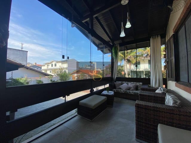 Sobrado com 120m² 3 quartos e 3 banheiros, à venda, no bairro Ingleses do Rio Vermelho em Florianópolis