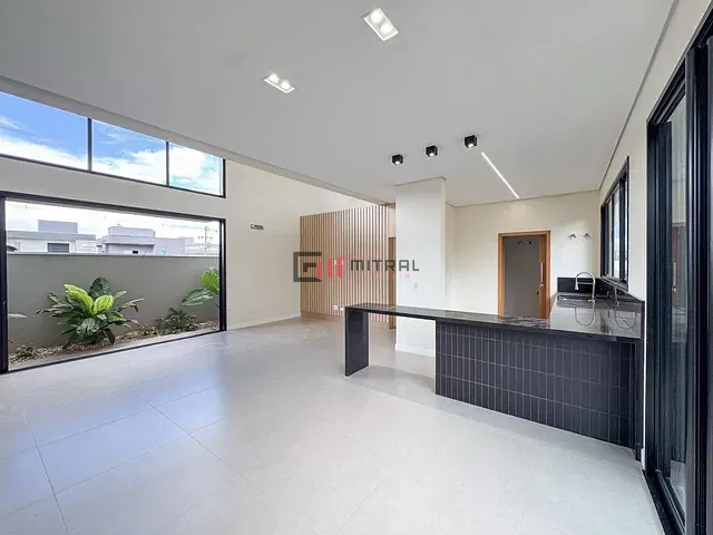 Sobrado com 252m² 4 quartos e 5 banheiros, à venda, no bairro Conjunto Habitacional Alexandre Urbanas em Londrina