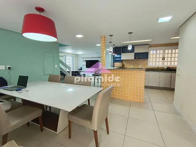 Sobrado com 250m² 5 quartos e 4 banheiros, à venda, no bairro Martim de Sá em Caraguatatuba
