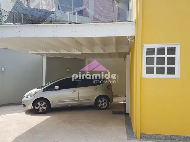 Sobrado com 250m² 5 quartos e 4 banheiros, à venda, no bairro Martim de Sá em Caraguatatuba