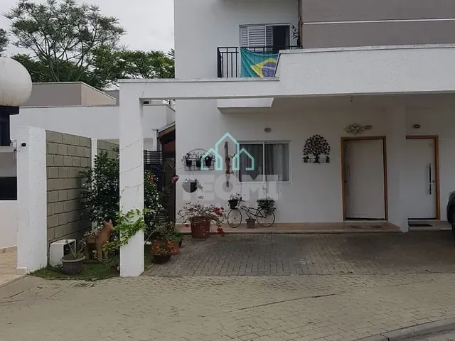 Sobrado com 200m² 3 quartos e 2 banheiros, à venda, no bairro Parque Santo Antônio em Taubaté