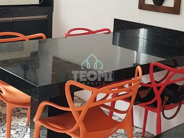Sobrado com 200m² 3 quartos e 2 banheiros, à venda, no bairro Parque Santo Antônio em Taubaté