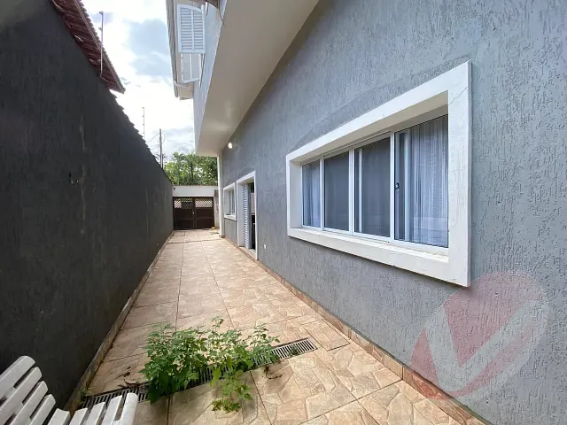 Sobrado com 168m² 4 quartos e 1 banheiro, à venda, no bairro Flórida em Praia Grande