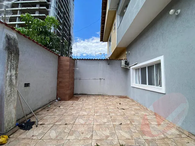 Sobrado com 168m² 4 quartos e 1 banheiro, à venda, no bairro Flórida em Praia Grande