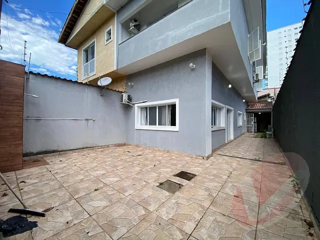 Sobrado com 168m² 4 quartos e 1 banheiro, à venda, no bairro Flórida em Praia Grande
