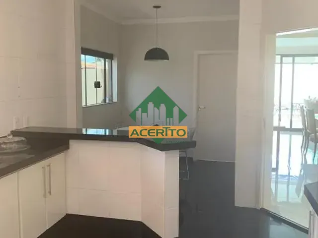Sobrado com 485m² 4 quartos e 6 banheiros, à venda, no bairro Aeroporto em Araçatuba