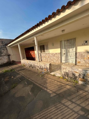 Sobrado com 300m² 4 quartos e 2 banheiros, à venda, no bairro Jardim Carioca  em Campos dos Goytacazes