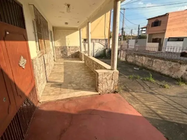 Sobrado com 300m² 4 quartos e 2 banheiros, à venda, no bairro Jardim Carioca em Campos dos Goytacazes