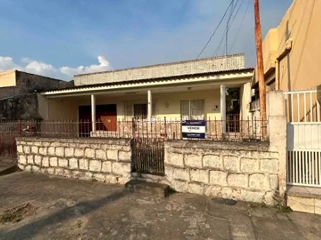 Sobrado com 300m² 4 quartos e 2 banheiros, à venda, no bairro Jardim Carioca  em Campos dos Goytacazes