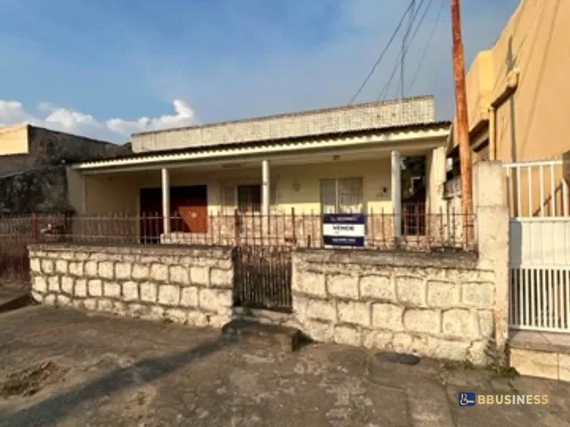 Sobrado com 300m² 4 quartos e 2 banheiros, à venda, no bairro Jardim Carioca em Campos dos Goytacazes