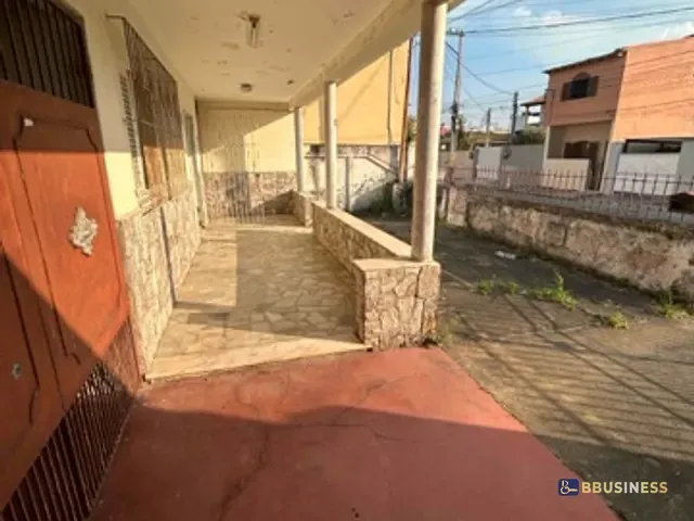 Sobrado com 300m² 4 quartos e 2 banheiros, à venda, no bairro Jardim Carioca em Campos dos Goytacazes