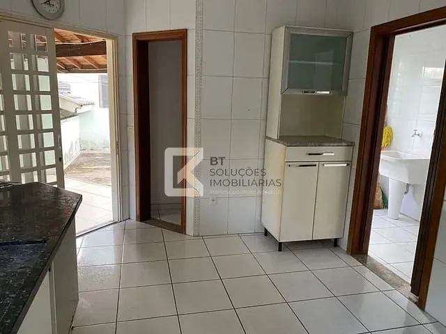 Sobrado com 342m² 6 quartos e 3 banheiros, à venda ou para alugar, no bairro Jardim Portal de Itaici em Indaiatuba