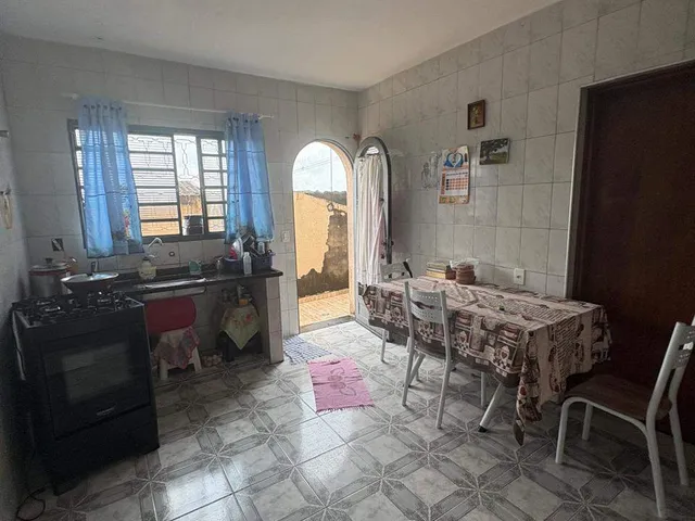 Sobrado com 250m² 3 quartos e 2 banheiros, à venda, no bairro Parque Valença I em Campinas
