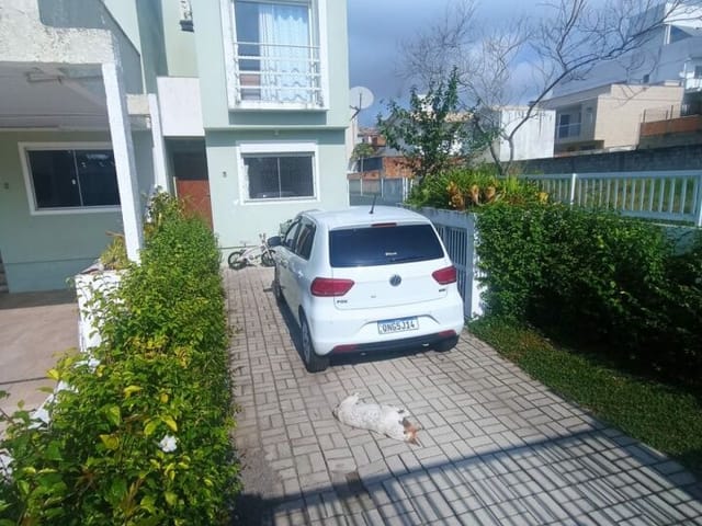 Sobrado com 161m², à venda, no bairro Ingleses do Rio Vermelho em Florianópolis