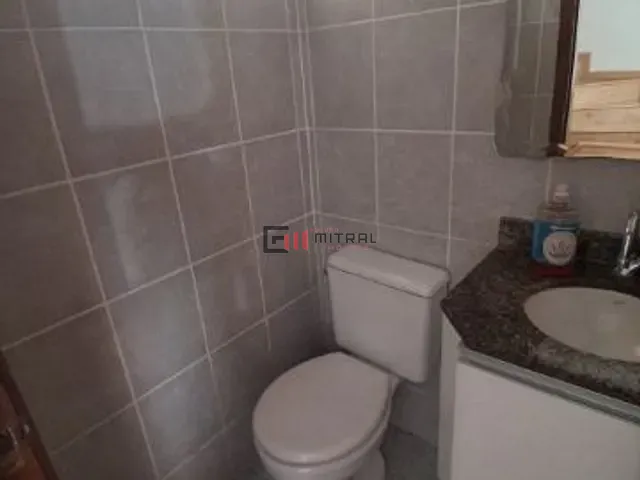 Sobrado 3 quartos e 3 banheiros, à venda, no bairro Parque Jamaica em Londrina