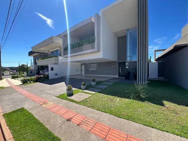 Sobrado com 394m² 4 quartos e 5 banheiros, à venda, no bairro Damha III em Campo Grande