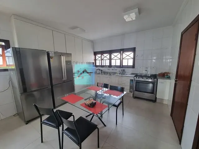 Sobrado com 456m² 4 quartos e 4 banheiros, à venda, no bairro Urbanova em São José dos Campos