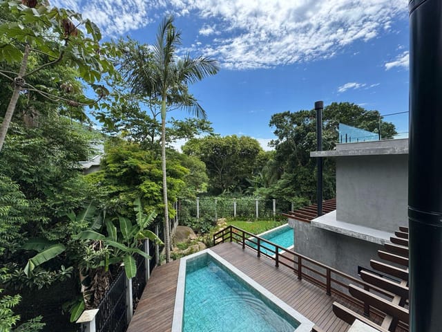 Sobrado com 339m² 3 quartos e 4 banheiros, à venda, no bairro Praia das Taquaras em Balneário Camboriú