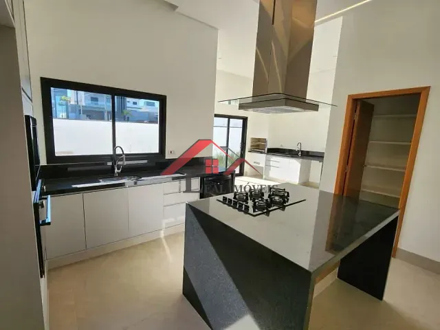 Sobrado com 300m² 3 quartos e 1 banheiro, à venda, no bairro Loteamento Ilha de Capri em Salto