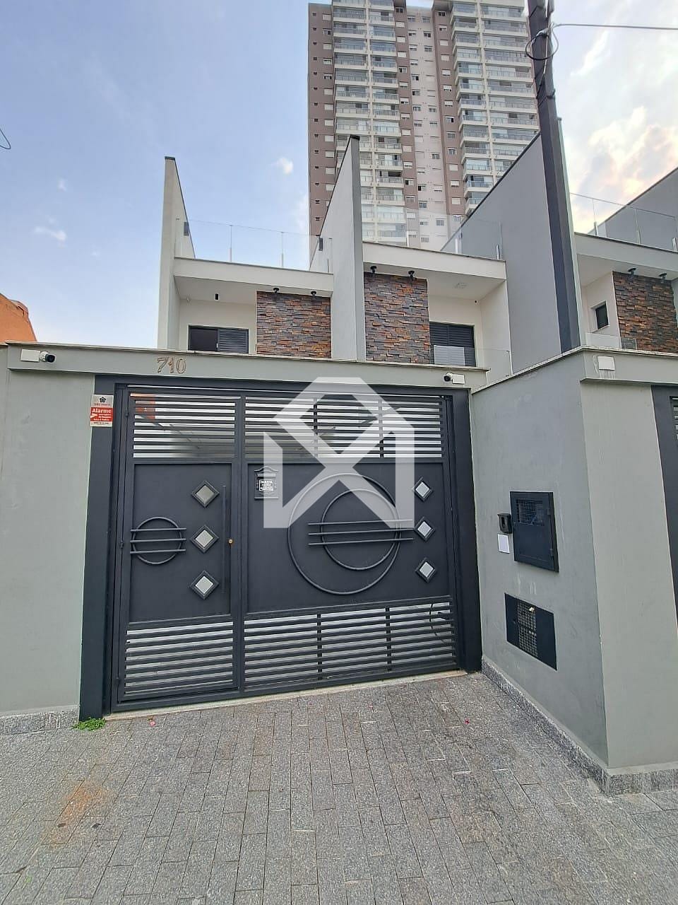 Sobrado à venda com 3 quartos, 160m² - Foto 1