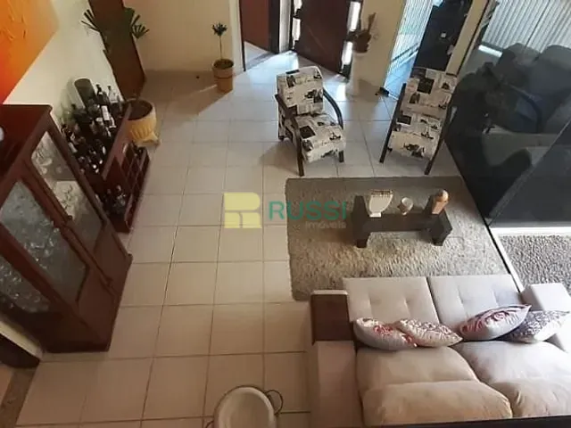 Sobrado com 375m² 3 quartos e 3 banheiros, à venda, no bairro Vila Zezé em Jacareí