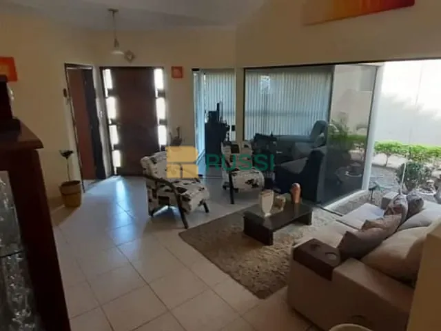 Sobrado com 375m² 3 quartos e 3 banheiros, à venda, no bairro Vila Zezé em Jacareí