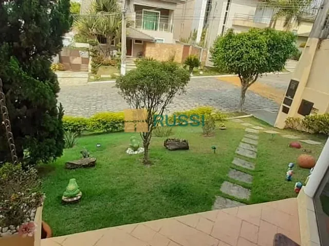 Sobrado com 375m² 3 quartos e 3 banheiros, à venda, no bairro Vila Zezé em Jacareí