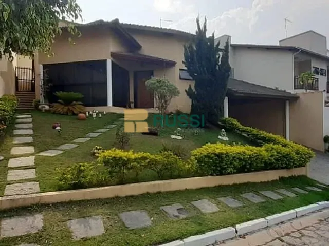 Sobrado com 375m² 3 quartos e 3 banheiros, à venda, no bairro Vila Zezé em Jacareí