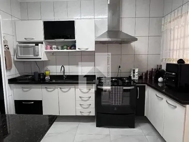 Sobrado com 160m² 3 quartos e 2 banheiros, à venda, no bairro Jardim Sarapiranga em Jundiaí