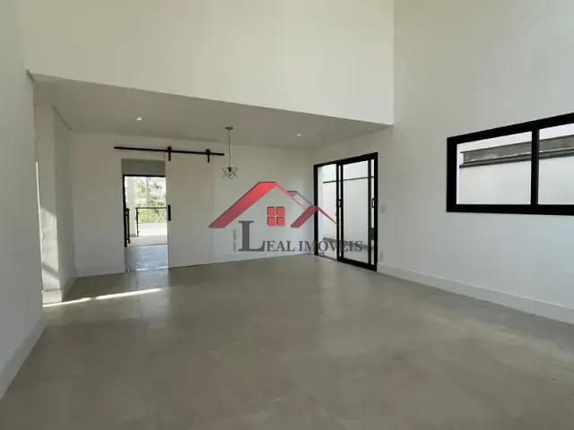 Sobrado com 300m² 3 quartos e 5 banheiros, à venda, no bairro Residencial Central Parque em Salto
