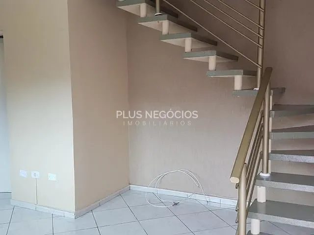 Sobrado com 80m² 2 quartos e 1 banheiro, à venda, no bairro Wanel Ville em Sorocaba