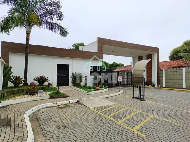 Sobrado com 200m² 3 quartos e 3 banheiros, à venda ou para alugar, no bairro Vila Areao em Taubaté