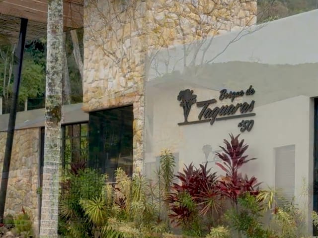 Sobrado com 339m² 3 quartos e 4 banheiros, à venda, no bairro Praia das Taquaras em Balneário Camboriú