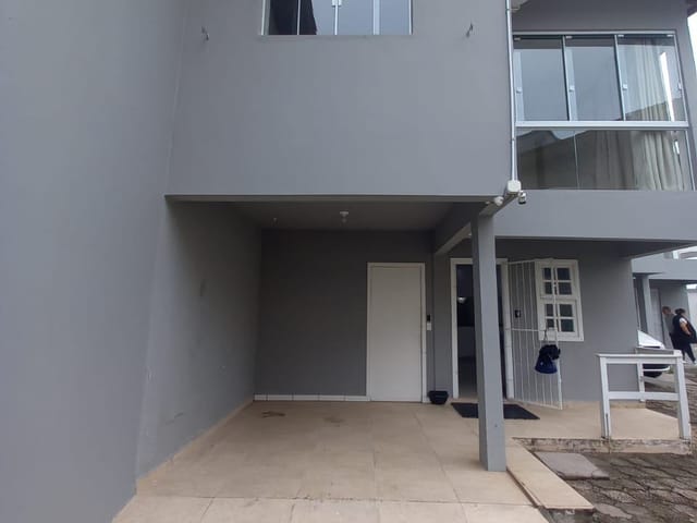 Sobrado com 110m² 2 quartos e 2 banheiros, à venda, no bairro Ingleses do Rio Vermelho em Florianópolis