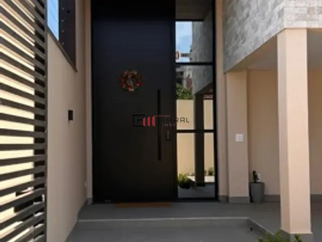 Sobrado com 226m² 3 quartos e 4 banheiros, à venda, no bairro Universitário em Londrina